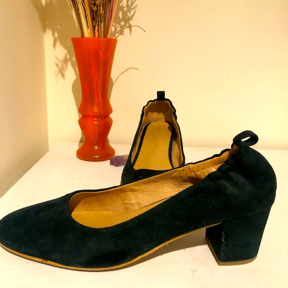 Frank and Oak Forest Green Velvet pumps